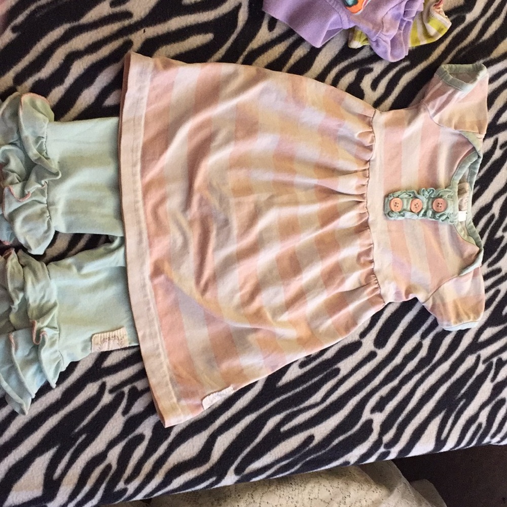 Boutique outfit. 6M.